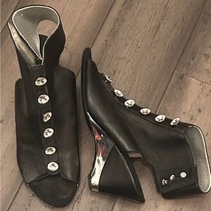 Black Women’s Open-Toe Heeled Sandals with Crystal Buttons